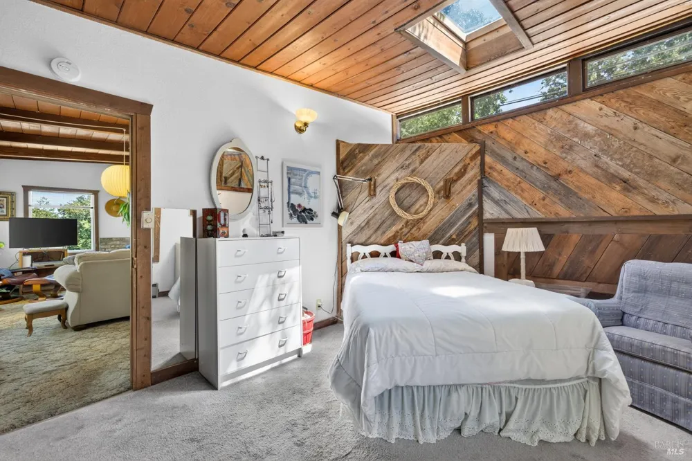 9312 Champs De Elysees Forestville, CA 95436