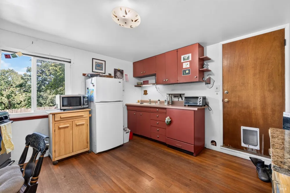 9312 Champs De Elysees Forestville, CA 95436