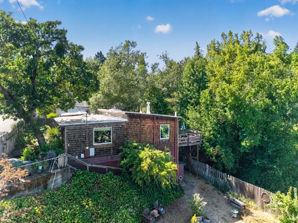 9312 Champs De Elysees Forestville, CA 95436