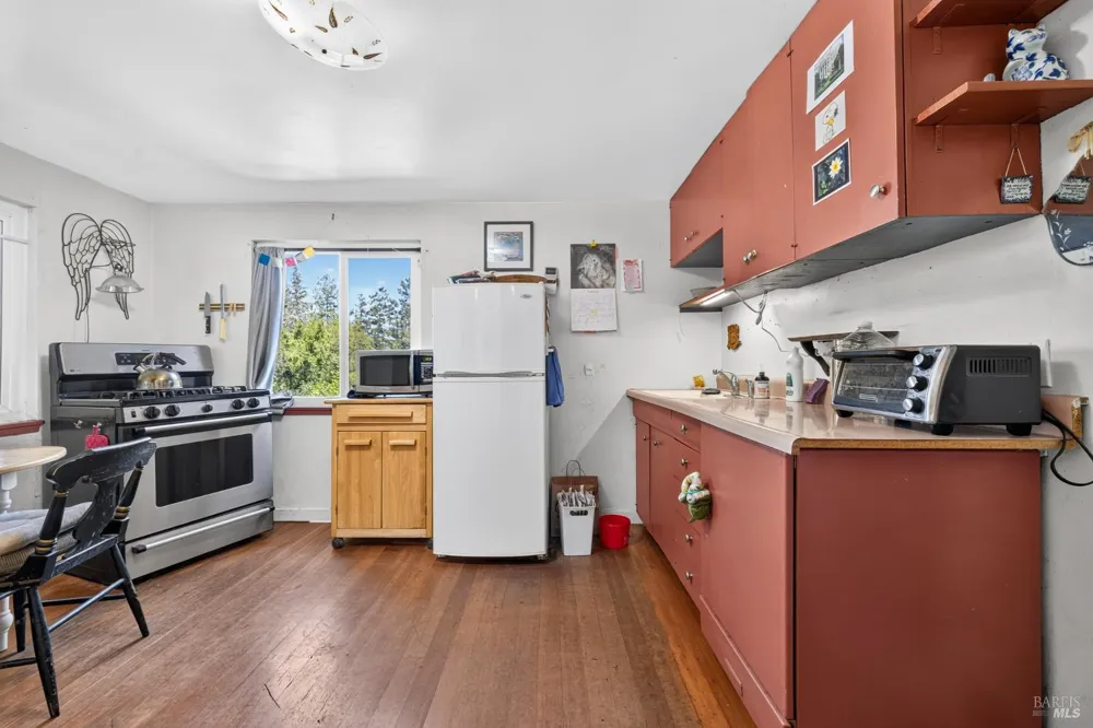 9312 Champs De Elysees Forestville, CA 95436