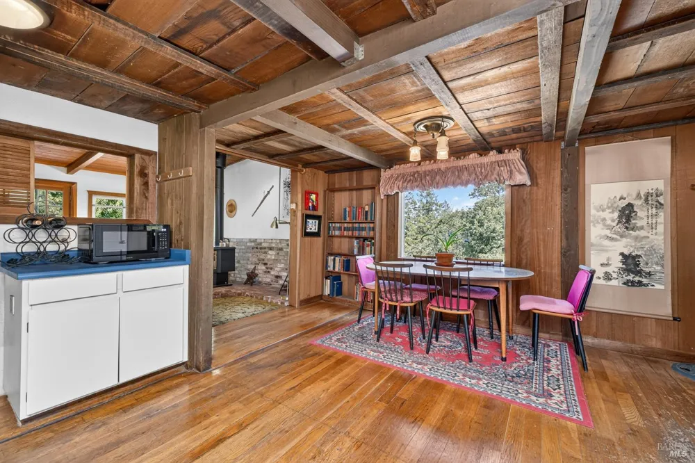 9312 Champs De Elysees Forestville, CA 95436