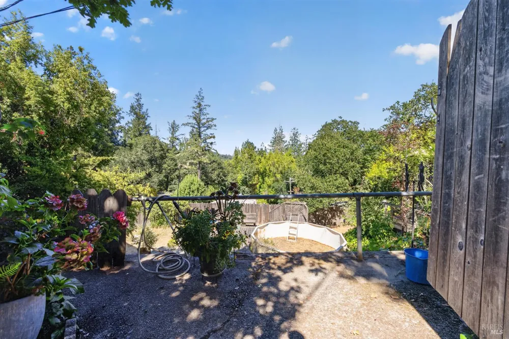 9312 Champs De Elysees Forestville, CA 95436