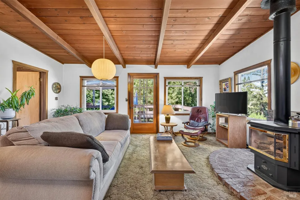 9312 Champs De Elysees Forestville, CA 95436