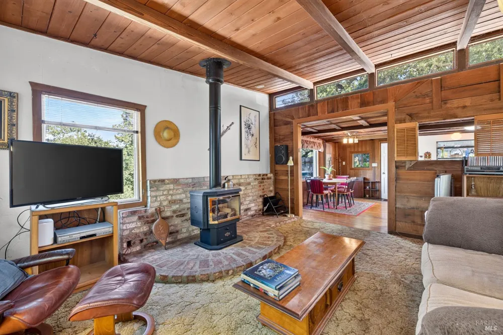 9312 Champs De Elysees Forestville, CA 95436