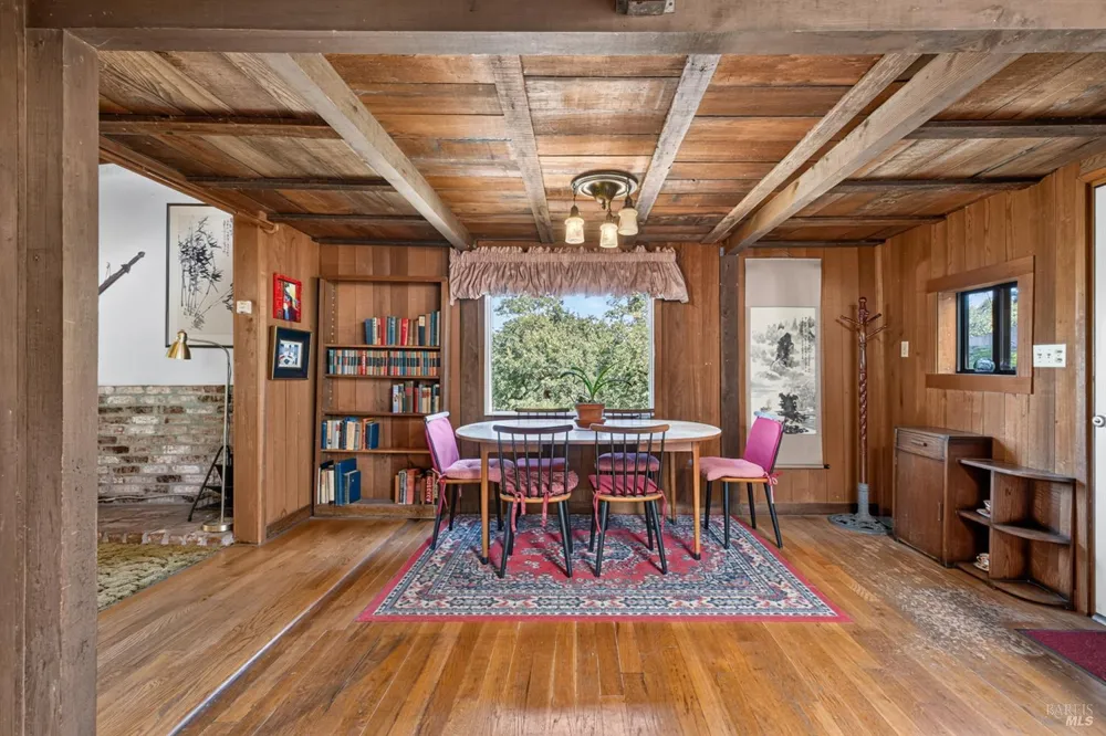 9312 Champs De Elysees Forestville, CA 95436