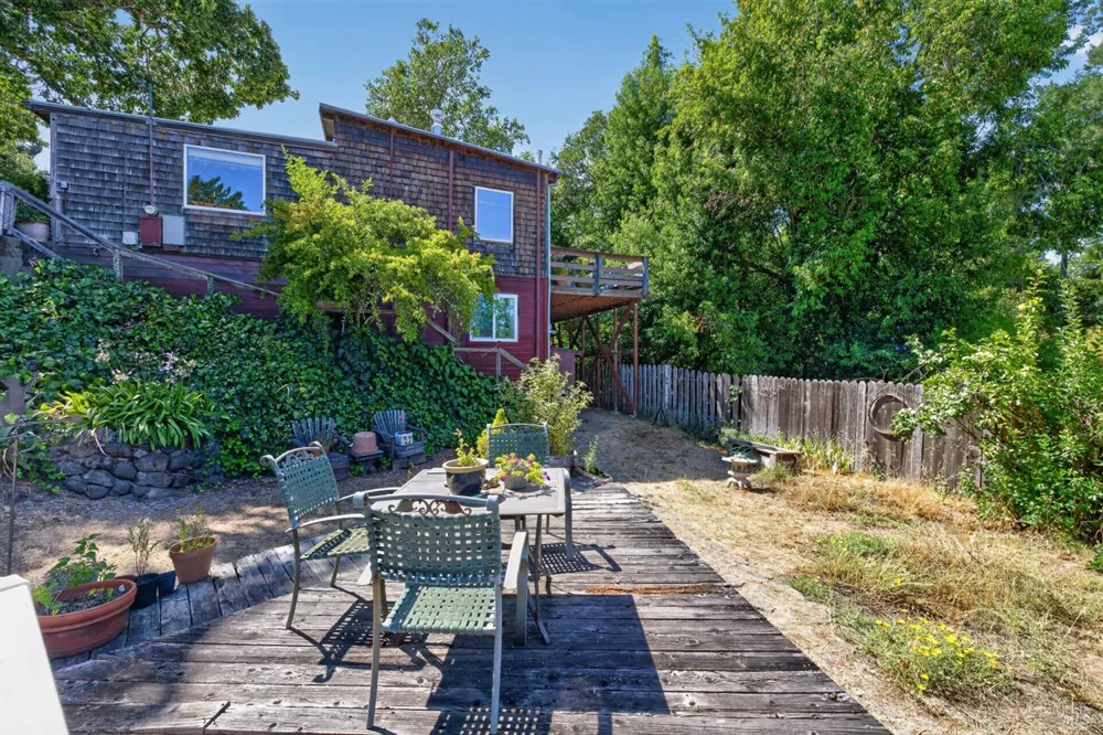 9312 Champs De Elysees Forestville, CA 95436