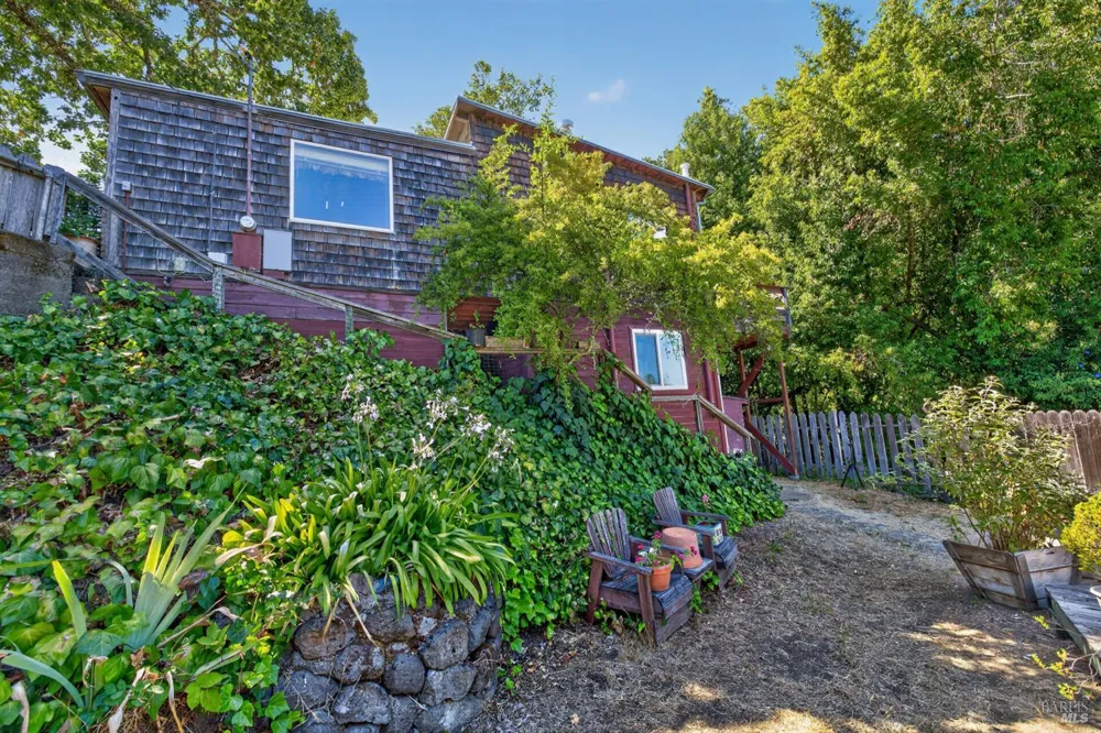 9312 Champs De Elysees Forestville, CA 95436