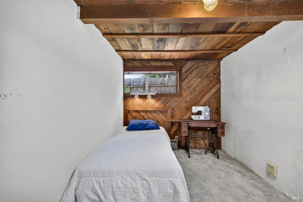 9312 Champs De Elysees Forestville, CA 95436