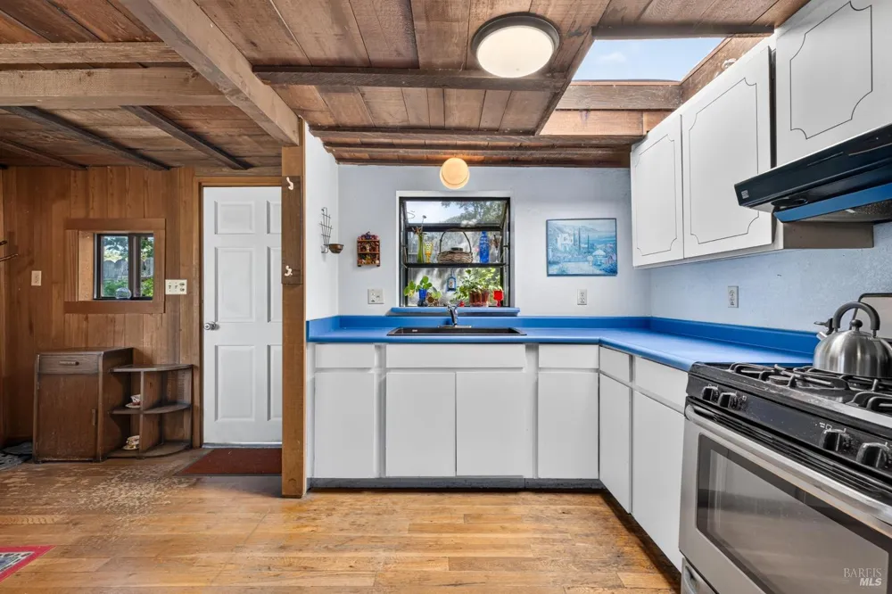 9312 Champs De Elysees Forestville, CA 95436