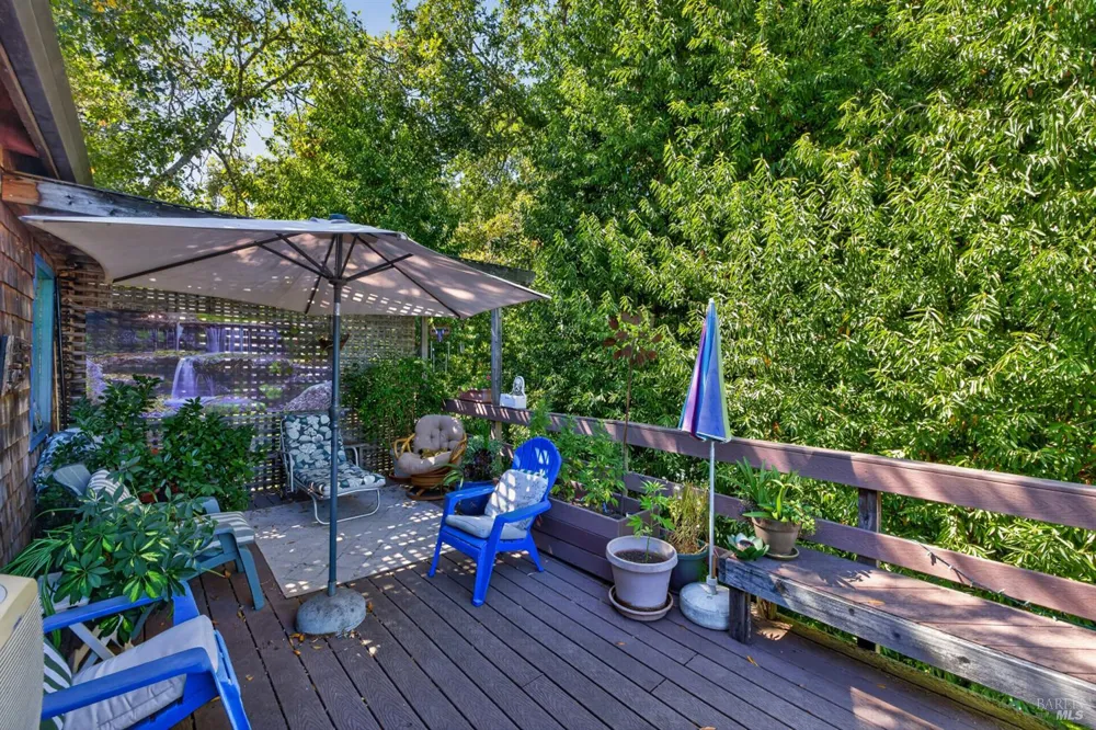 9312 Champs De Elysees Forestville, CA 95436
