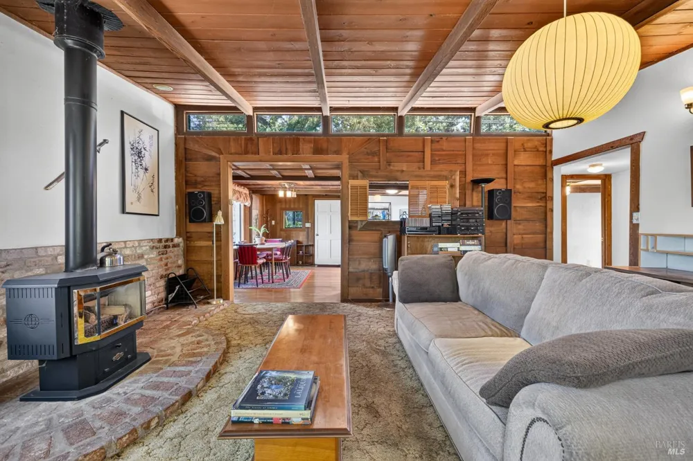 9312 Champs De Elysees Forestville, CA 95436