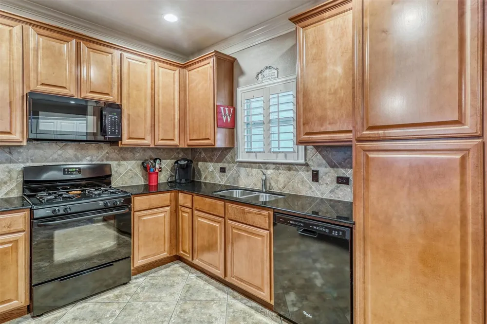 3026 Dees Circle Sealy, TX 77474