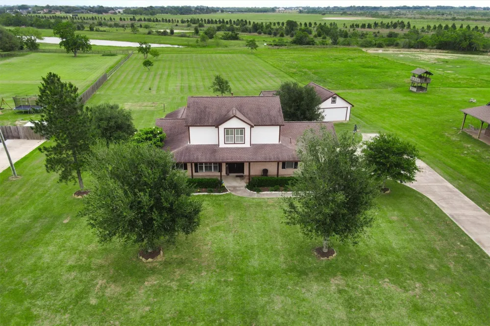 3026 Dees Circle Sealy, TX 77474