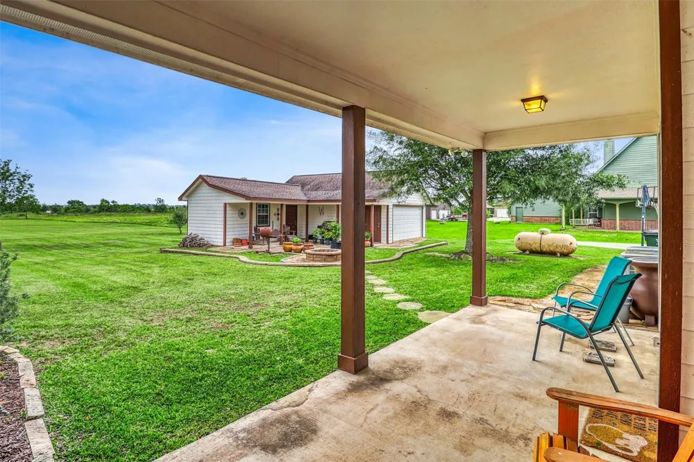 3026 Dees Circle Sealy, TX 77474