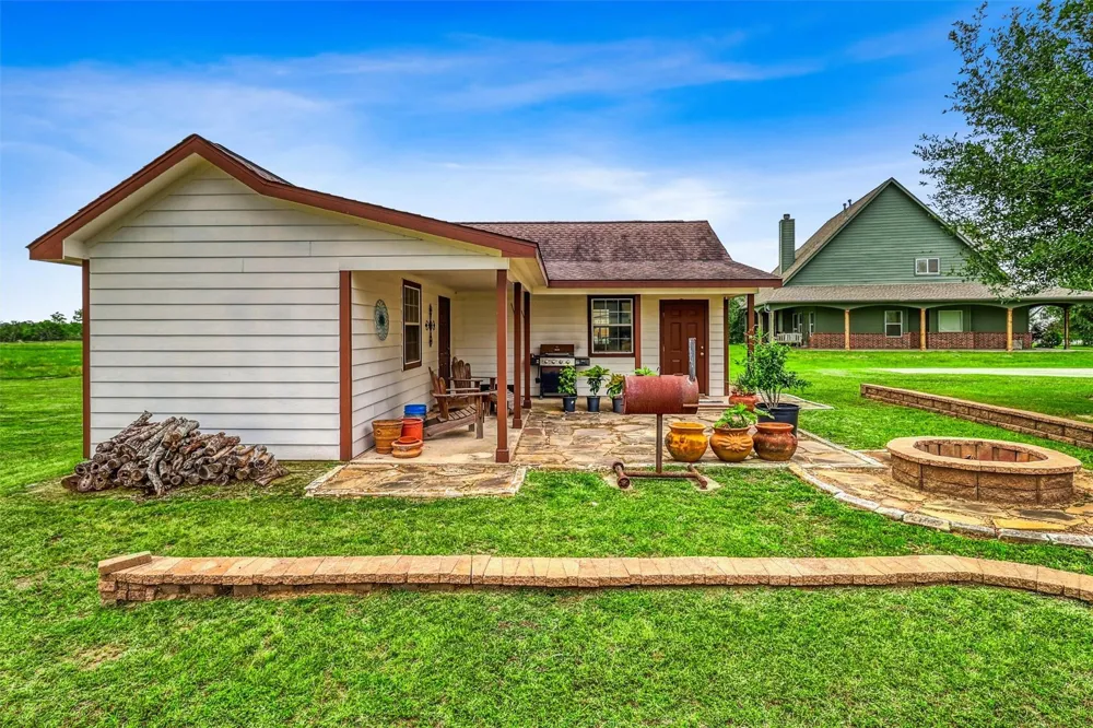 3026 Dees Circle Sealy, TX 77474