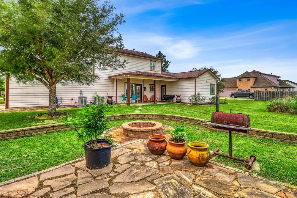 3026 Dees Circle Sealy, TX 77474