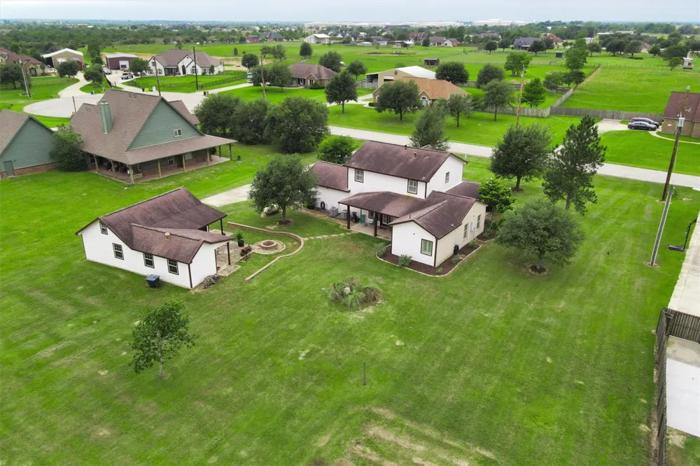 3026 Dees Circle Sealy, TX 77474
