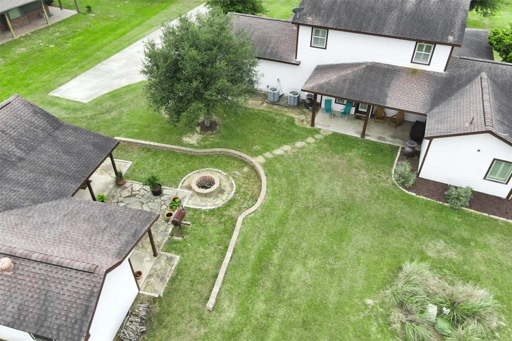 3026 Dees Circle Sealy, TX 77474