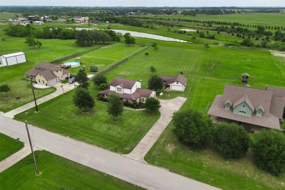 3026 Dees Circle Sealy, TX 77474