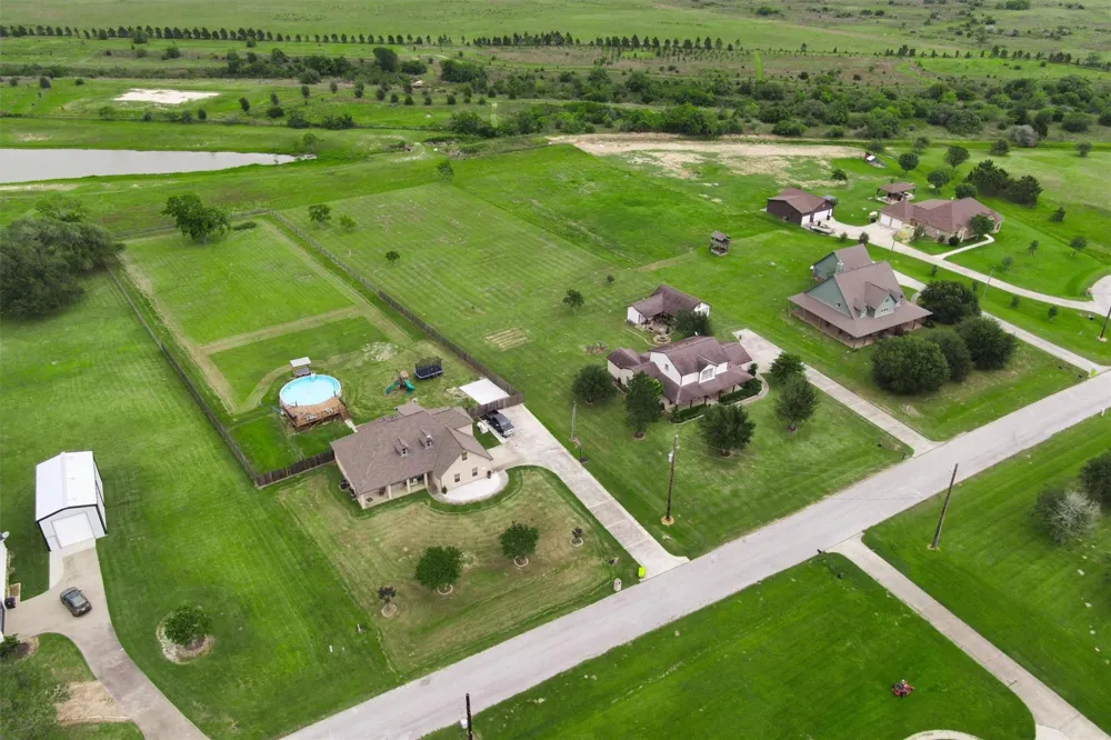 3026 Dees Circle Sealy, TX 77474