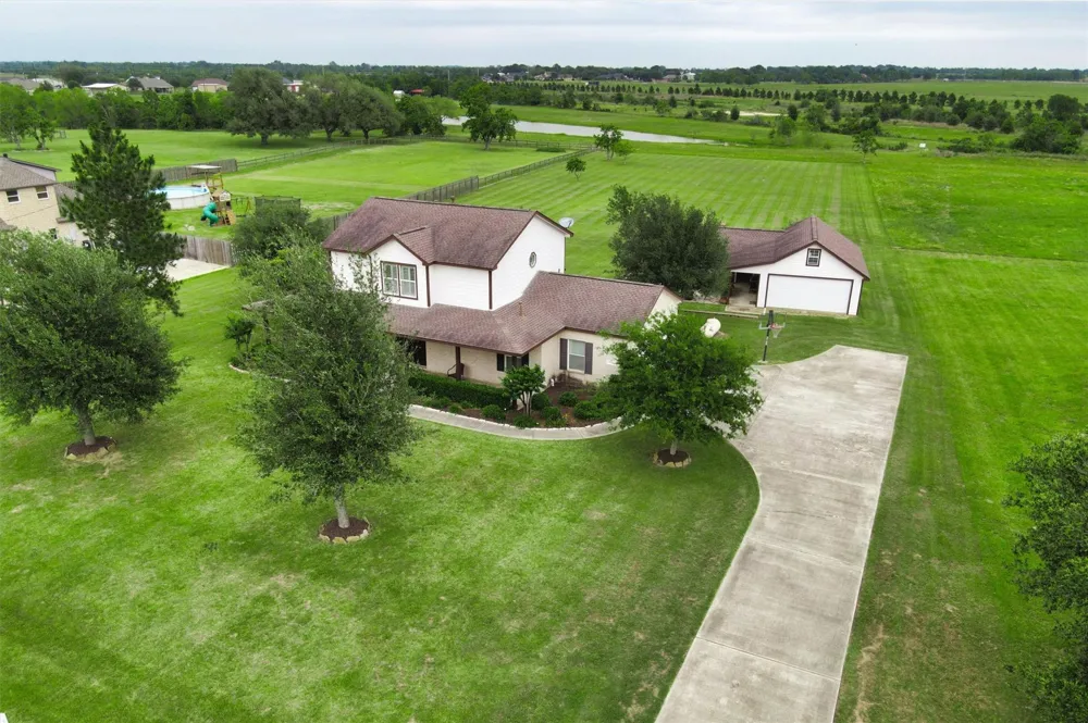 3026 Dees Circle Sealy, TX 77474