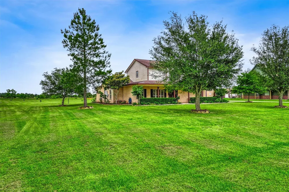3026 Dees Circle Sealy, TX 77474