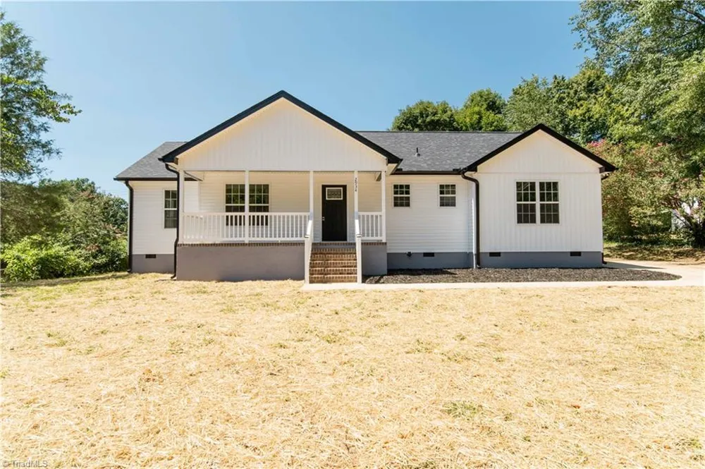 2934 S Stratford Road Winston-Salem, NC 27103