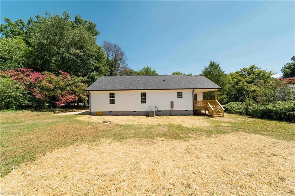 2934 S Stratford Road Winston-Salem, NC 27103