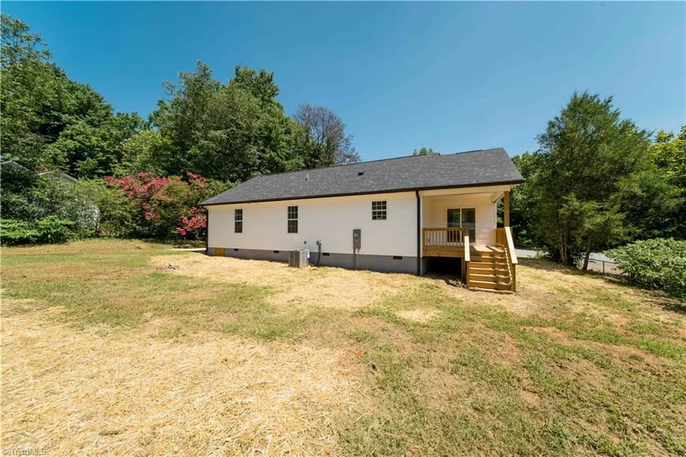 2934 S Stratford Road Winston-Salem, NC 27103