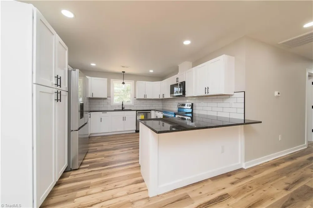 2934 S Stratford Road Winston-Salem, NC 27103