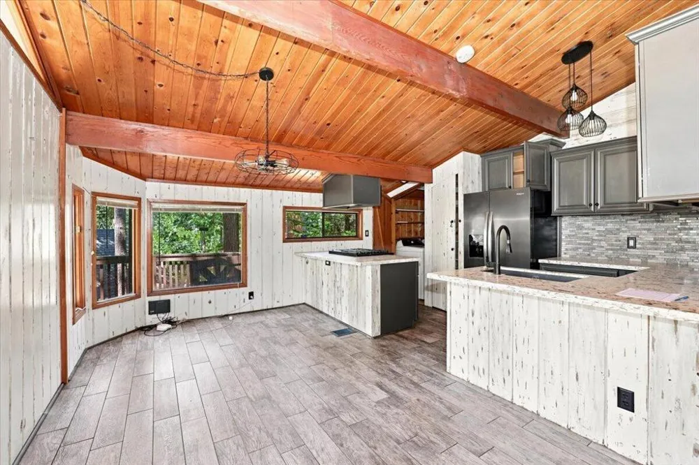 31306 Circle View Drive Running Springs, CA 92382