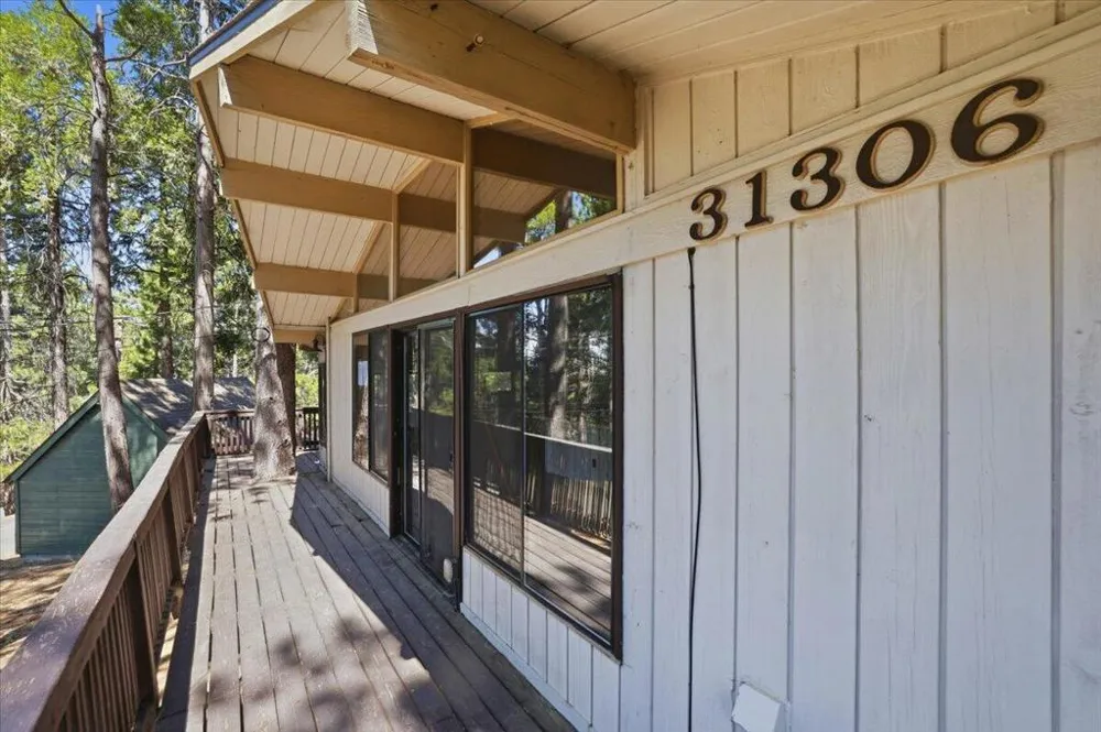 31306 Circle View Drive Running Springs, CA 92382