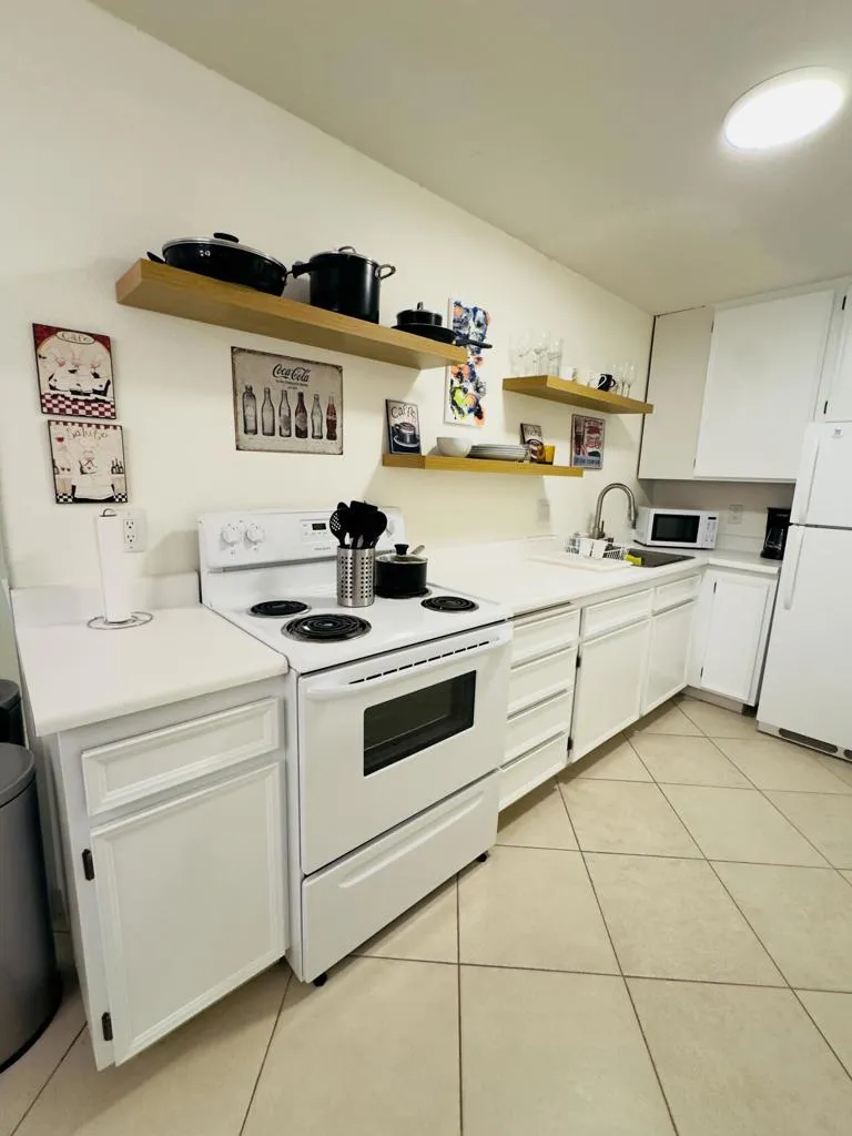 2801 Los Felices Circle E #D 102 Palm Springs, CA 92262
