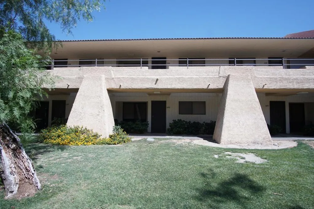 2801 Los Felices Circle E #D 102 Palm Springs, CA 92262