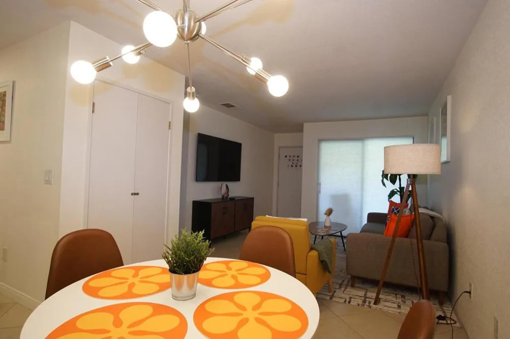2801 Los Felices Circle E #D 102 Palm Springs, CA 92262