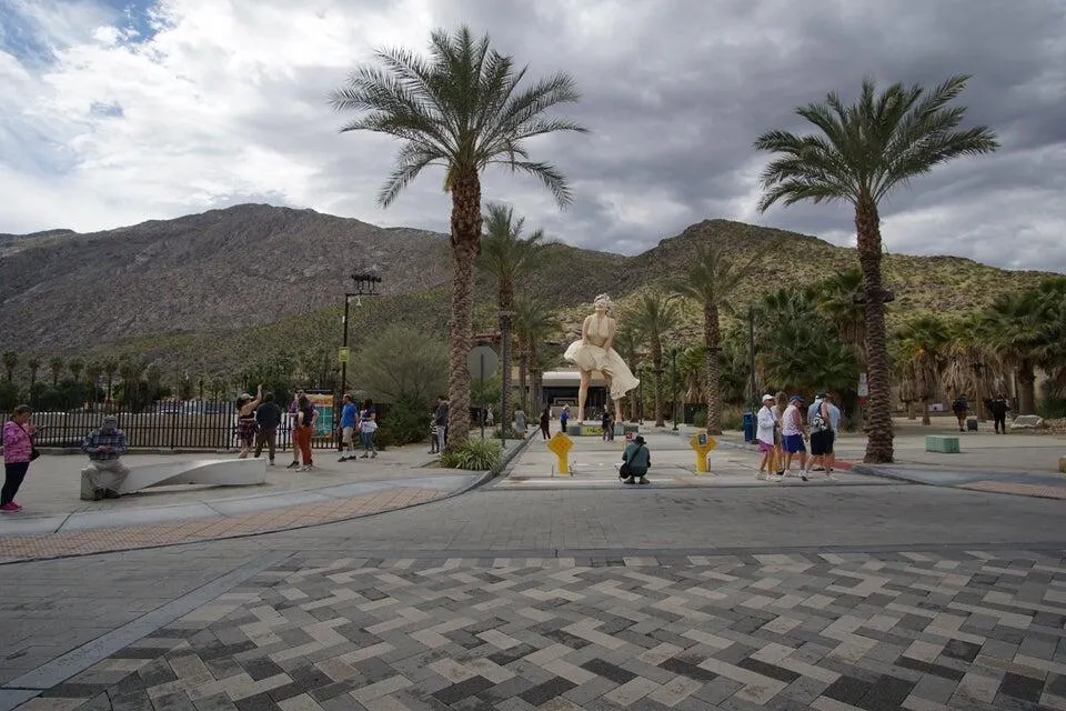 2801 Los Felices Circle E #D 102 Palm Springs, CA 92262