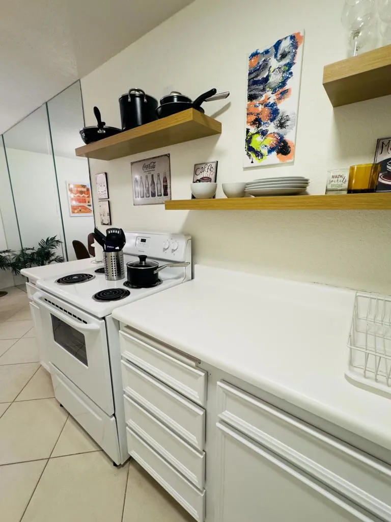 2801 Los Felices Circle E #D 102 Palm Springs, CA 92262