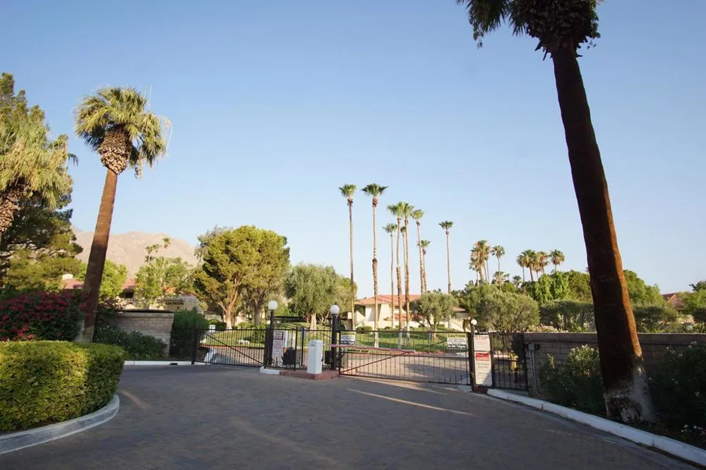 2801 Los Felices Circle E #D 102 Palm Springs, CA 92262