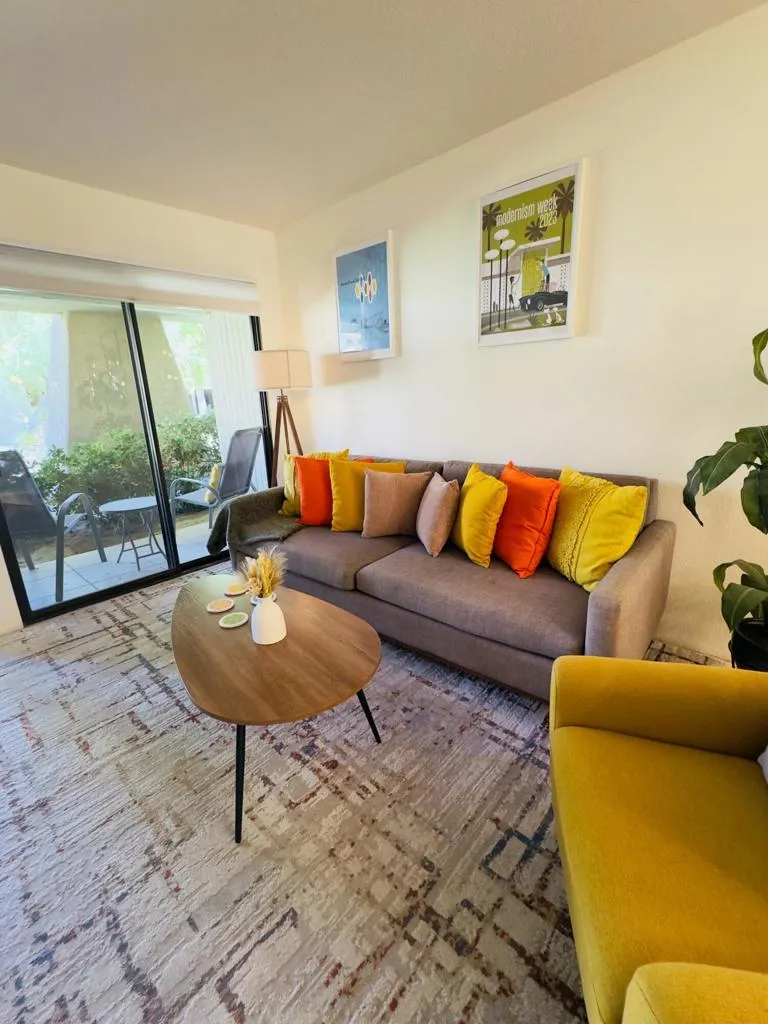 2801 Los Felices Circle E #D 102 Palm Springs, CA 92262