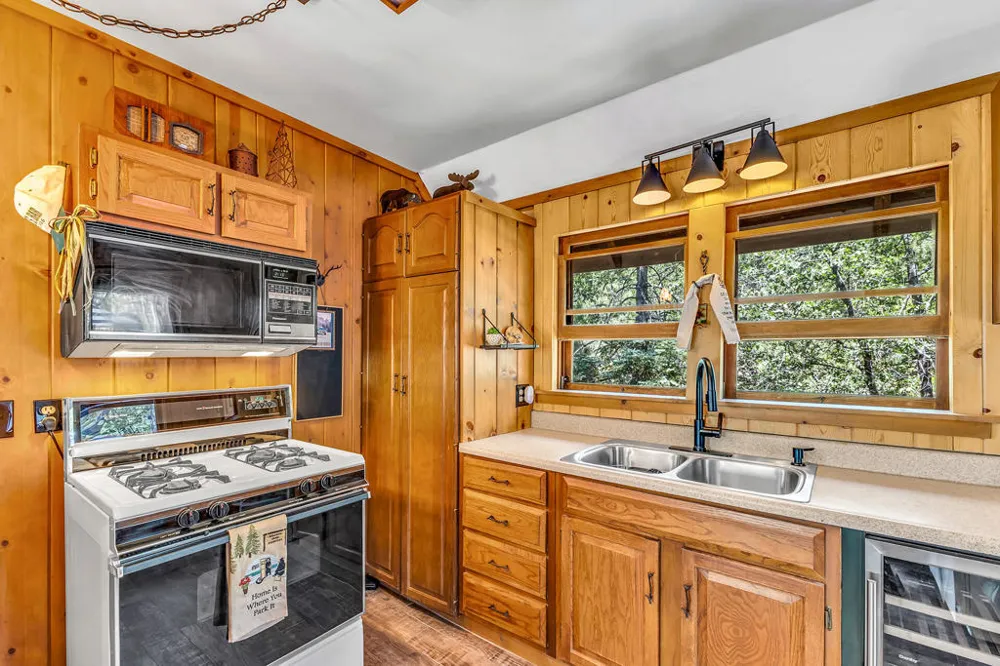 24701 Schaffer Drive Idyllwild, CA 92549