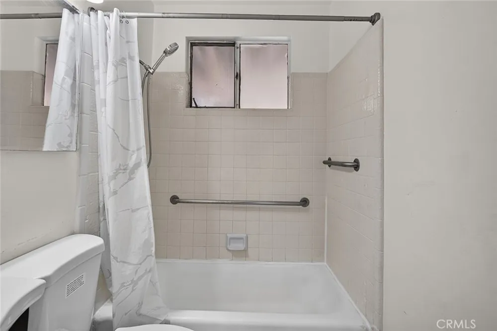16734 E Devanah Covina, CA 91722