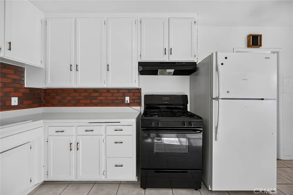 16734 E Devanah Covina, CA 91722