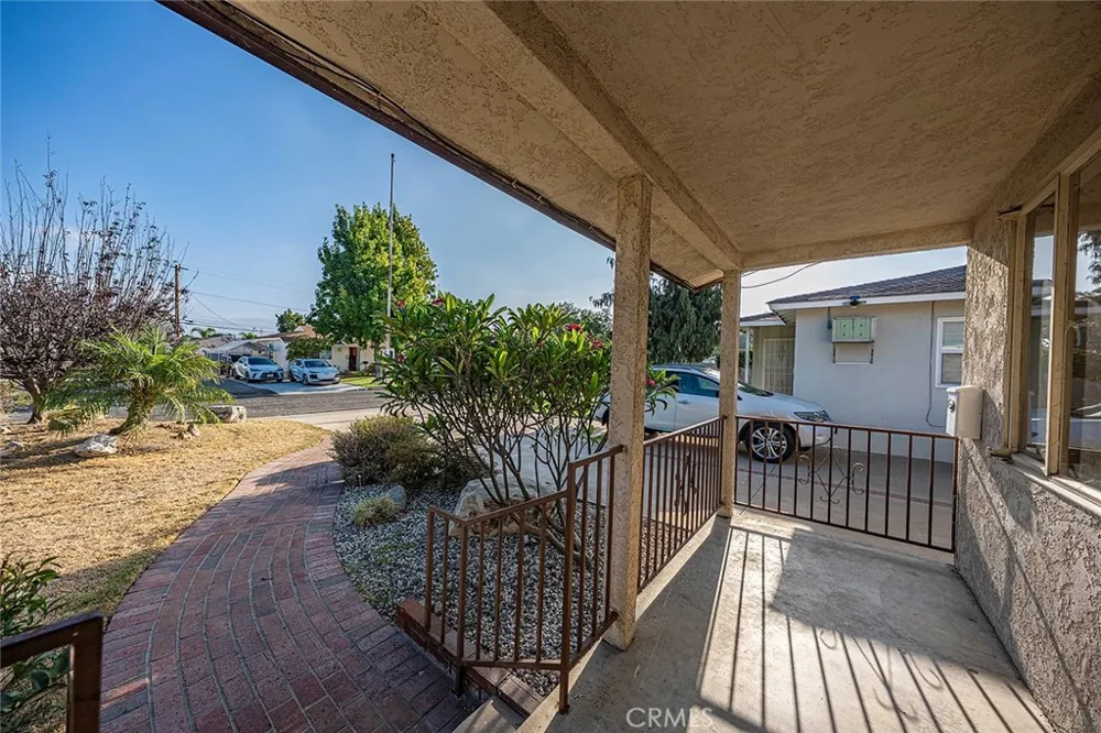 16734 E Devanah Covina, CA 91722