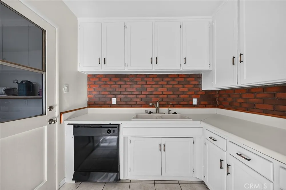 16734 E Devanah Covina, CA 91722