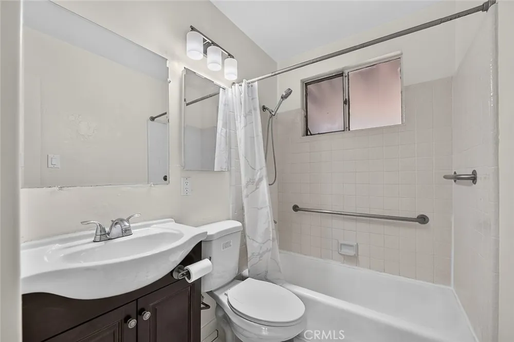 16734 E Devanah Covina, CA 91722