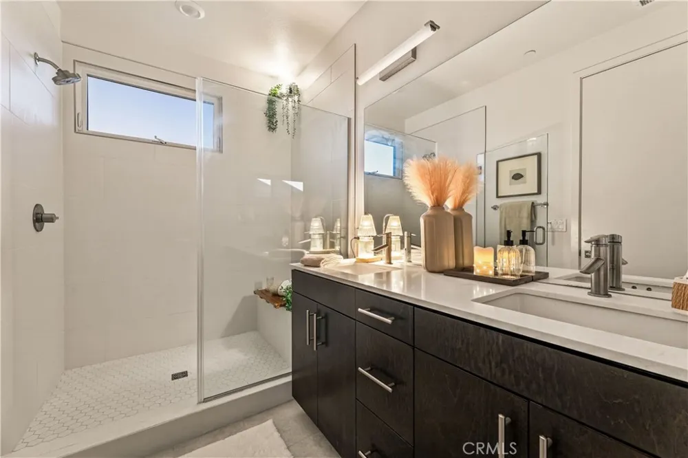 2700 E Chaucer E #41 Los Angeles, CA 90065