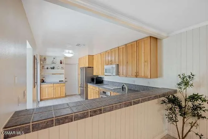 32040 Waterside Lane Westlake Village, CA 91361