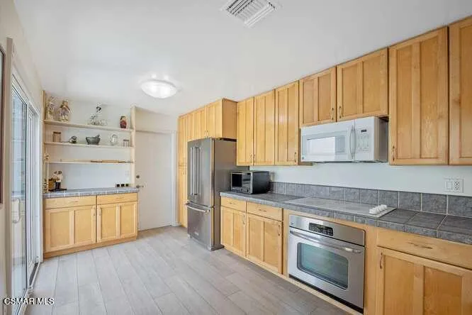 32040 Waterside Lane Westlake Village, CA 91361