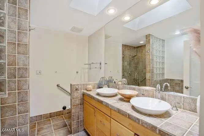 32040 Waterside Lane Westlake Village, CA 91361