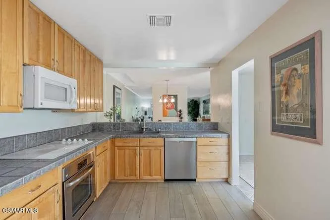32040 Waterside Lane Westlake Village, CA 91361